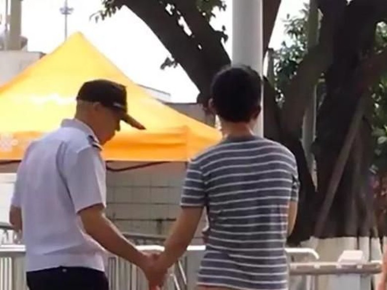 Pria di China Nekat Potong Alat Kelaminnya Usai Diejek Pacar Pria di China Nekat Potong Alat Kelaminnya Usai Diejek Pacar