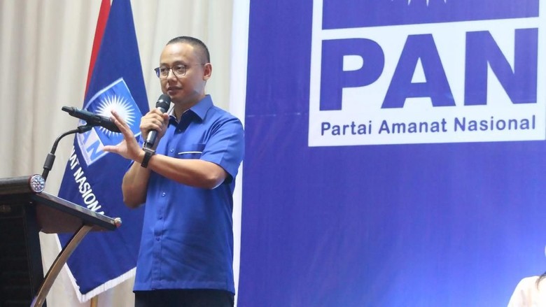 PAN: Eks Anggota DPR Arbab Paproeka Sudah Pindah Parpol PAN: Eks Anggota DPR Arbab Paproeka Sudah Pindah Parpol