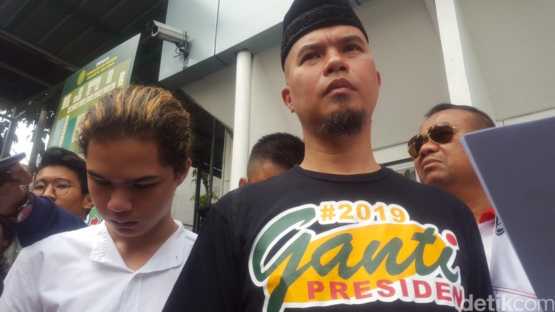 Ahmad Dhani yang Percaya Diri Meski Didakwa Lakukan Hate Speech Ahmad Dhani yang Percaya Diri Meski Didakwa Lakukan Hate Speech