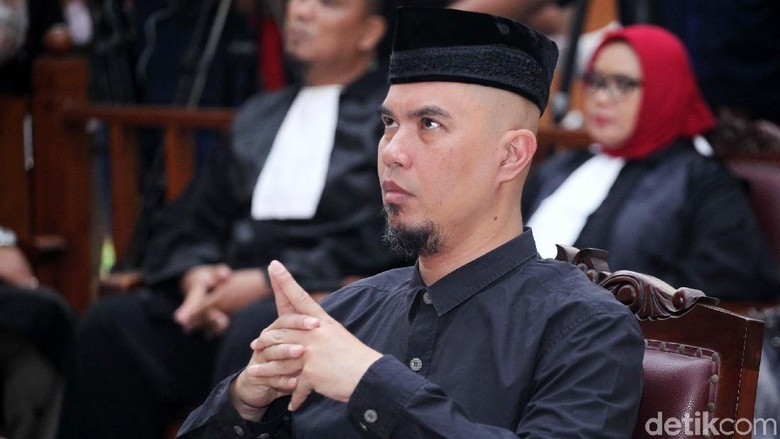 Ahmad Dhani Didakwa Ujaran Kebencian karena 3 Postingan Twitter Ahmad Dhani Didakwa Ujaran Kebencian karena 3 Postingan Twitter