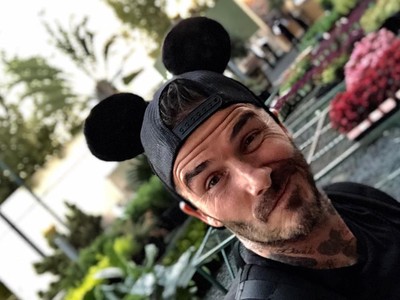 Hot Daddy! David Beckham ke Disneyland Bareng Keluarga Hot Daddy! David Beckham ke Disneyland Bareng Keluarga