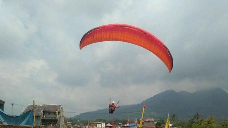 Garut Gelar Kejuaraan Paralayang dan Gantole Garut Gelar Kejuaraan Paralayang dan Gantole