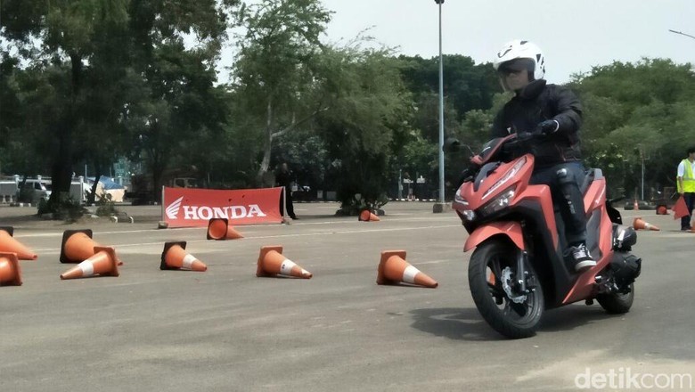 Ini Alasan Honda Vario Terbaru Tidak Punya Engkol Ini Alasan Honda Vario Terbaru Tidak Punya Engkol