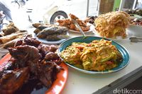 Yang Sedap, Sop Iga dan Kepala Ikan Kakap di Rumah Makan Betawi Paku Jaya