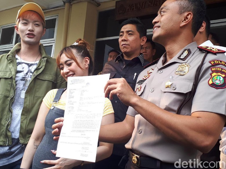 Rugi Rp 20 Juta, Ini Alasan Lee Jeong Hoon Laporkan Biker Pemukul Mobilnya Rugi Rp 20 Juta, Ini Alasan Lee Jeong Hoon Laporkan Biker Pemukul Mobilnya