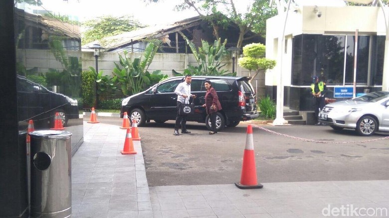 KPK Periksa Eks Sekjen Kemendagri Terkait Kasus Gedung IPDN KPK Periksa Eks Sekjen Kemendagri Terkait Kasus Gedung IPDN