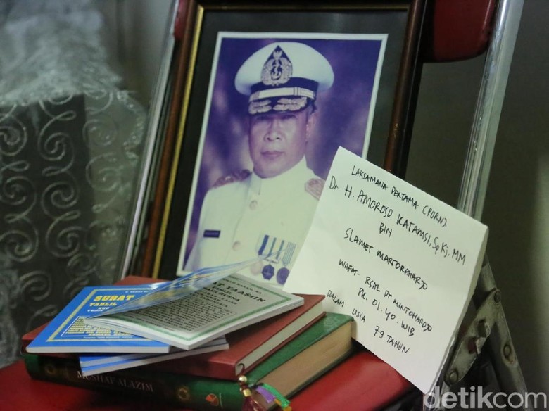 Sambil Menangis, Marini Zumarnis Kenang Sosok Amoroso Katamsi Sambil Menangis, Marini Zumarnis Kenang Sosok Amoroso Katamsi