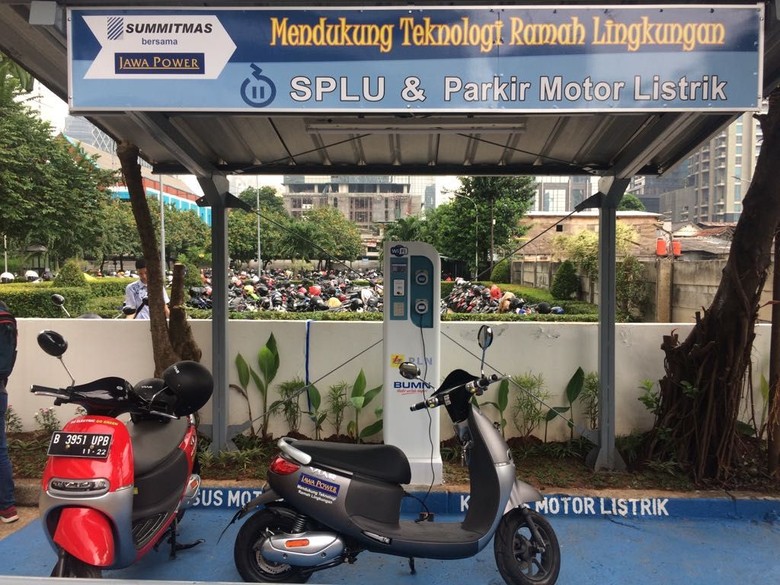 Gedung Perkantoran Jakarta Sudah Bisa Ngecas Motor Listrik Gedung Perkantoran Jakarta Sudah Bisa Ngecas Motor Listrik