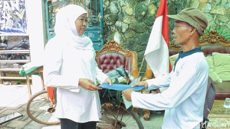 Bersepeda dari Jepara, Pria Ini Doakan Khofifah Jadi Gubernur Bersepeda dari Jepara, Pria Ini Doakan Khofifah Jadi Gubernur
