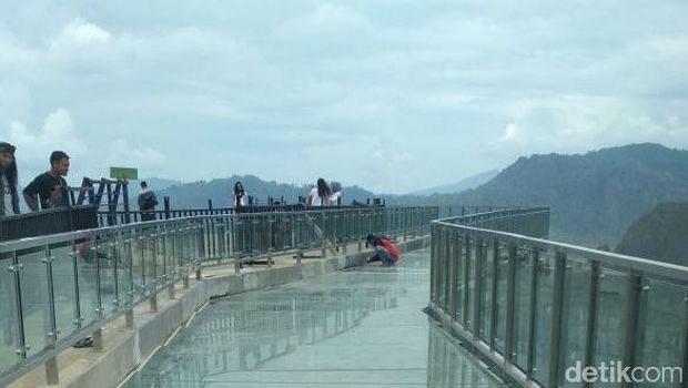 Bukan di China, Ini Jembatan Kaca Punya Toraja