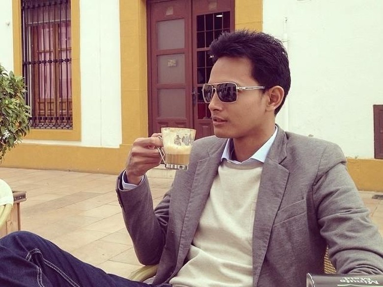 Begini Gaya Kalem Fedi Nuril Ketika Makan Bersama Istri dan Keluarga Begini Gaya Kalem Fedi Nuril Ketika Makan Bersama Istri dan Keluarga