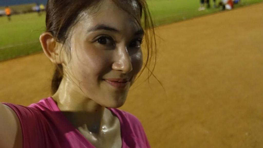 Cantiknya Kartika Dewi, Adik Sandra Dewi yang Hobi Lari Sampai Keringetan! Cantiknya Kartika Dewi, Adik Sandra Dewi yang Hobi Lari Sampai Keringetan!