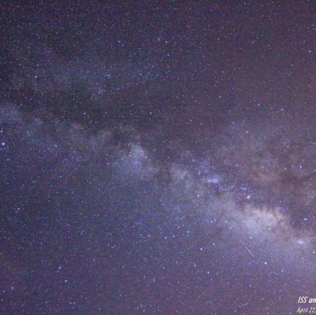 Pemandangan Spektakuler Hujan Meteor Lyrid Pemandangan Spektakuler Hujan Meteor Lyrid