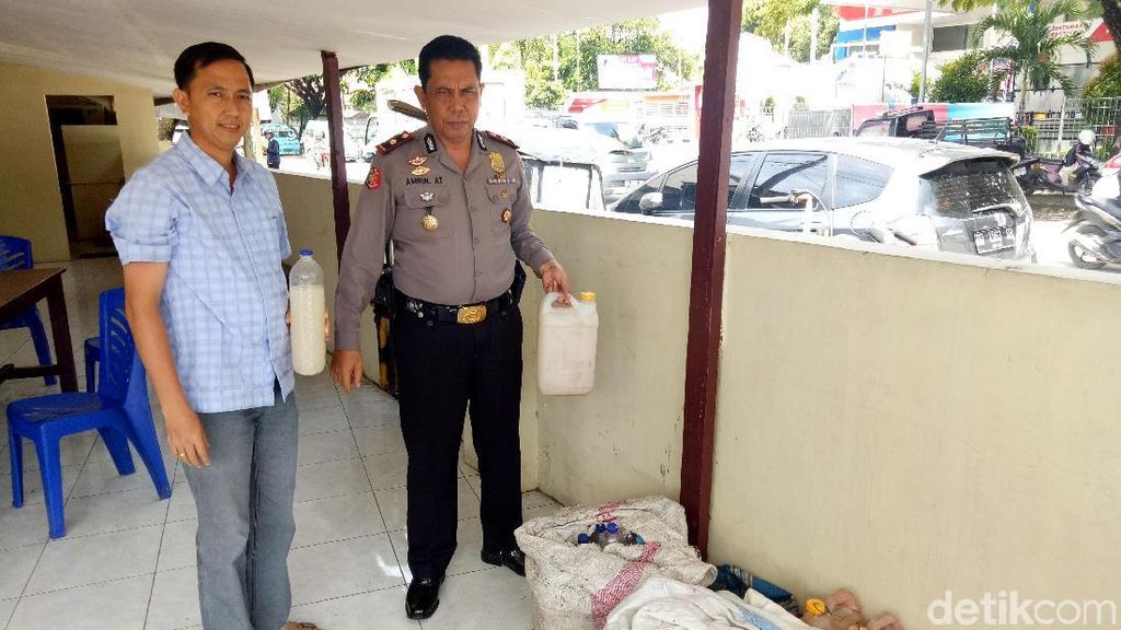 Polisi Sita 1.000 Liter Miras Ballo di Makassar Polisi Sita 1.000 Liter Miras Ballo di Makassar