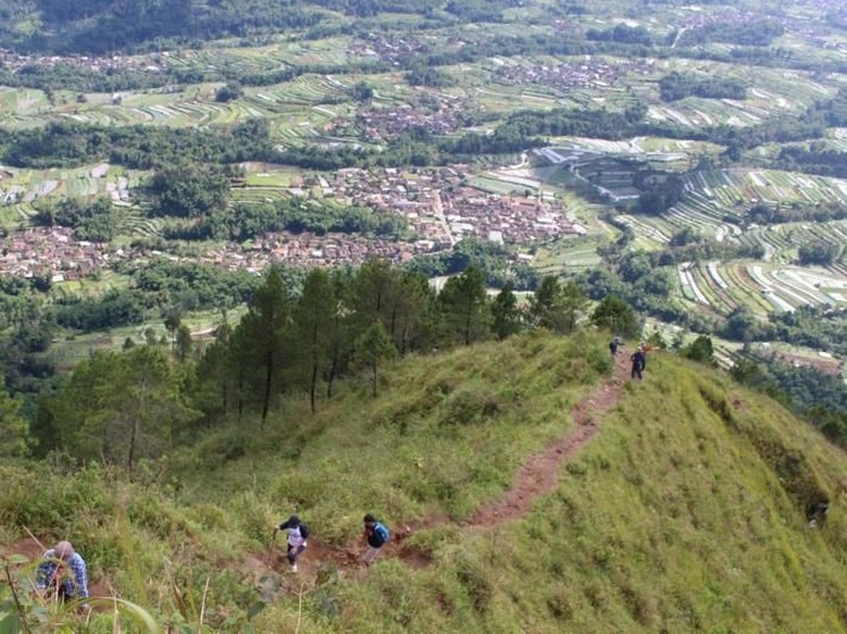 Menaklukkan Ketinggian 1726 Mdpl Gunung Andong Menaklukkan Ketinggian 1726 Mdpl Gunung Andong