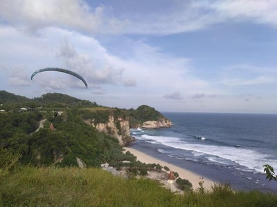 Foto: Paralayang di Pantai Pacitan, Dahsyat! Foto: Paralayang di Pantai Pacitan, Dahsyat!