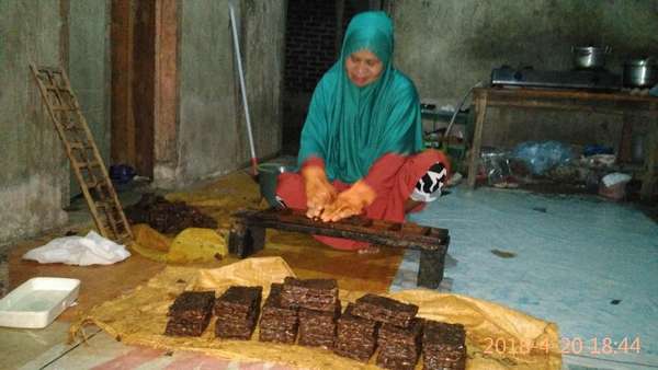 Sempat Jadi Kuli Bangunan, Sarmia Besarkan Anaknya hingga Sarjana Sempat Jadi Kuli Bangunan, Sarmia Besarkan Anaknya hingga Sarjana