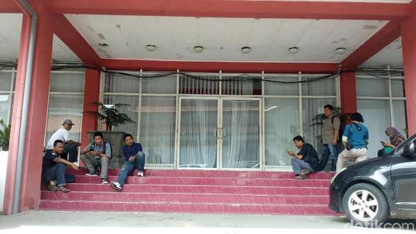 KPK Geledah Kantor 3 Pejabat Pemkab Mojokerto, Ada Apa? KPK Geledah Kantor 3 Pejabat Pemkab Mojokerto, Ada Apa?
