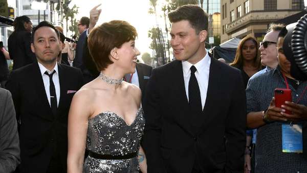 Scarlett Johansson Perdana Gandeng Pacar di Premier Infinity War Scarlett Johansson Perdana Gandeng Pacar di Premier Infinity War