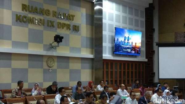 Panggil Menaker, DPR Minta Penjelasan Perpres Tenaga Kerja Asing Panggil Menaker, DPR Minta Penjelasan Perpres Tenaga Kerja Asing