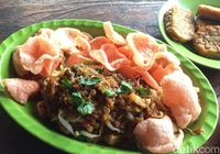 Saung Talaga: Menyantap Udang Peprek dan Karedok yang Gurih Pedas di Tepi Telaga