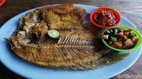 Saung Talaga: Menyantap Udang Peprek dan Karedok yang Gurih Pedas di Tepi Telaga