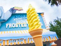 Kuning Cantik Dessert Terbaru di Disney California Adventure Park