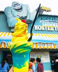 Kuning Cantik Dessert Terbaru di Disney California Adventure Park