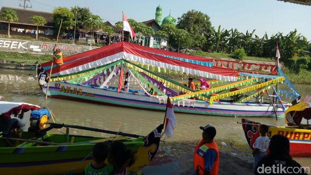 Petik Laut, Cara Nelayan Sidoarjo Syukuri Hasil Tangkapan Kupan g Petik Laut, Cara Nelayan Sidoarjo Syukuri Hasil Tangkapan Kupang