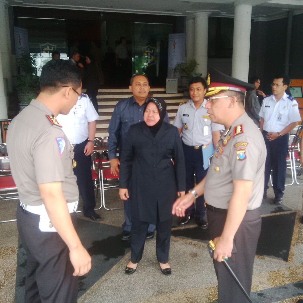 Risma Dipantau Polisi Gara Gara Sering Atur Lalin Begini Ceritanya