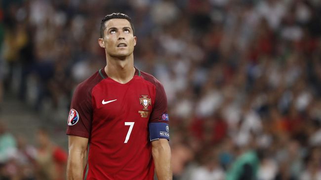 Ronaldo Sejajar Gerd Mueller, Dekati Pele