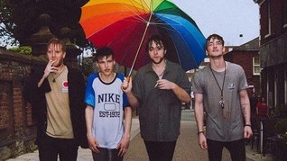 Blossoms Beri Persembahkan Tepuk Tangan untuk Viola Beach
