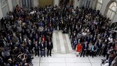 <p>Menanggapi keputusan ini, Wakil PM Spanyol, Soraya Saenz de Santamaria, menganggap Puigdemont adalah