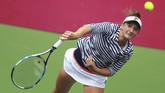 <p>Setelah Caroline Garcia mengundurkan diri karena cedera, Maria Sharapova kemudian harus menghadapi petenis asal Rumania Irina-Camelia Begu pada laga di Tianjin International Tennis Center, Rabu (11/10). (AFP PHOTO / STR)</p>