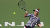 <p>Irina-Camelia yang merupakan unggulan kesembilan di Tianjin Terbuka 2017 tidak mampu meningkatkan penampilannya di set kedua melawan Maria Sharapova. (AFP PHOTO / STR)</p>