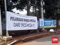 Polisi Selidiki Penyebaran Spanduk Usir Warga AS