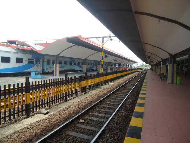 Dirut KAI Janji Renovasi 60 Stasiun di Jabodetabek 