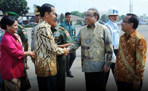  Baju Presiden Jokowi Saat Lawatan ke Luar Negeri Dasi 
