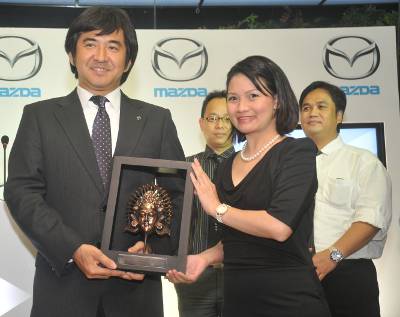 Horigome mendapat kenang-kenangan