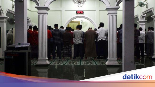 Melihat Sunan Kalijaga Apakah Benar Semedi Di Kali Dan Jaga Tongkat Seperti Di Film
