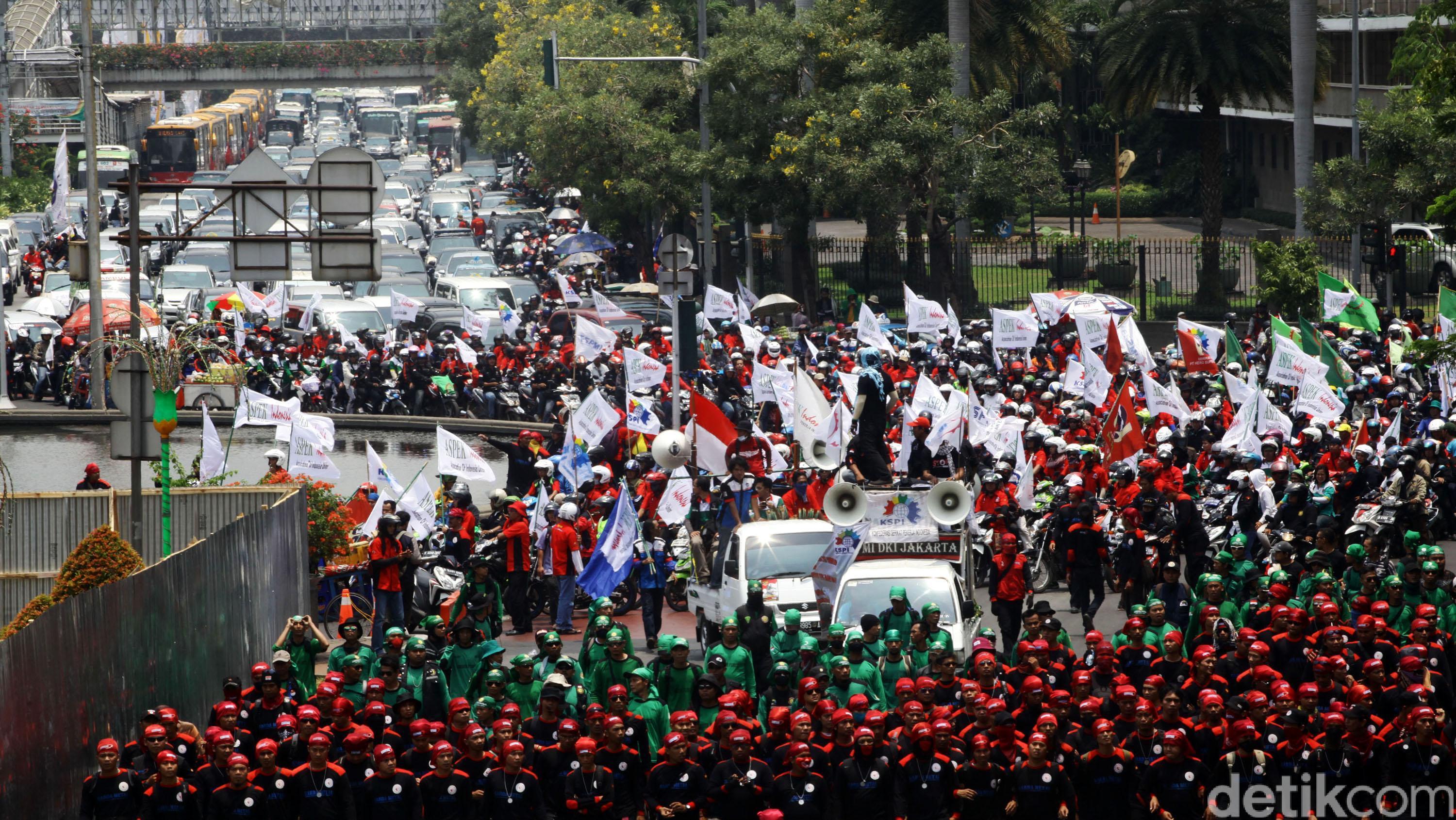 Puluhan Ribu Buruh Geruduk Istana-Kemnaker 28-30 November