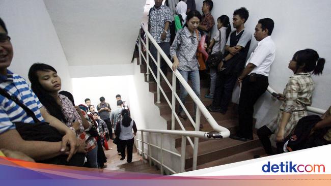 Anak Dipaksa Jadi Pns Sudah Nggak Zaman<script async src=