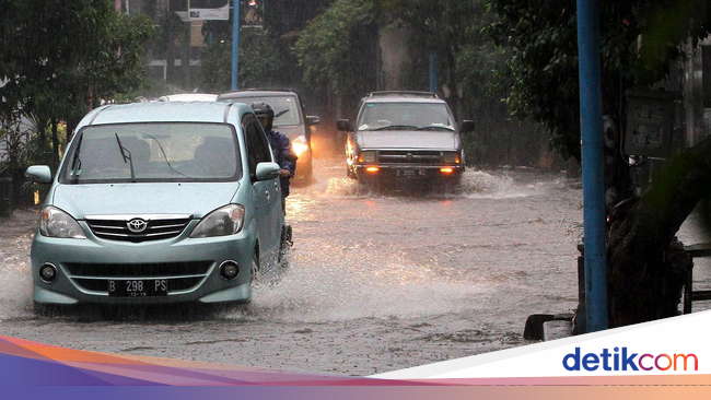 Kebanjiran Berapa Lama  Mobil  Diservis 