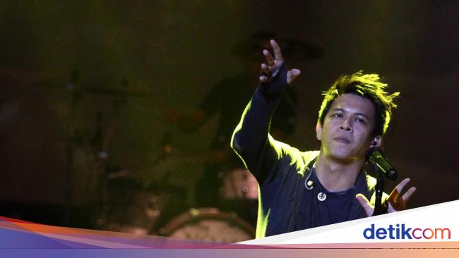 12 Lagu Peterpan Paling Populer Lirik Serta Chordnya