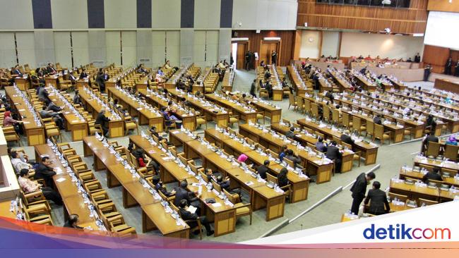 Enaknya Jadi Anggota DPR, Dapat Gaji hingga Uang Pensiun Seumur Hidup - detikFinance
Enaknya Jadi Anggota DPR, Dapat Gaji hingga Uang Pensiun Seumur Hidup - detikFinance