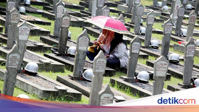 Gugur Bunga Penghormatan Terakhir Untuk Anak Bangsa