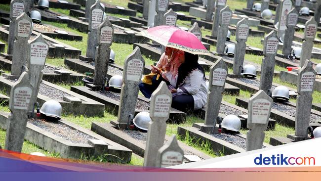 Gugur Bunga Penghormatan Terakhir Untuk Anak Bangsa