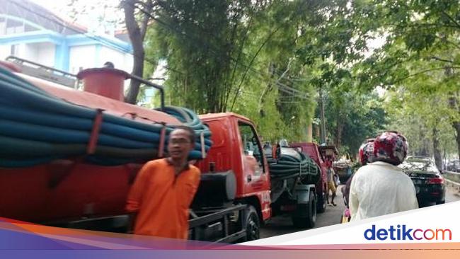 Truk Sedot Wc Pemprov Dki Buka Jasa Biaya Rp 450 Ribu Untuk 5 Meter Kubik Truk Sedot Wc Pemprov Dki Buka Jasa Biaya Rp 450 Ribu Untuk 5 Meter Kubik