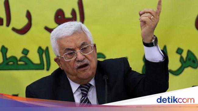 President Abbas Sacks Governors in West Bank and Gaza Strip: The Reasons and Consequences