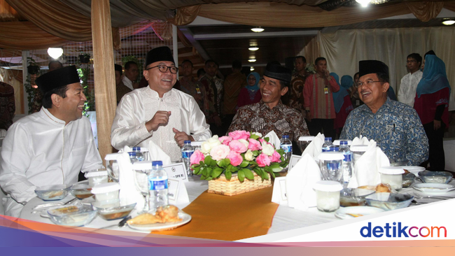 Jokowi dan Prabowo Bukber di Rumah Zulkifli, Reshuffle 